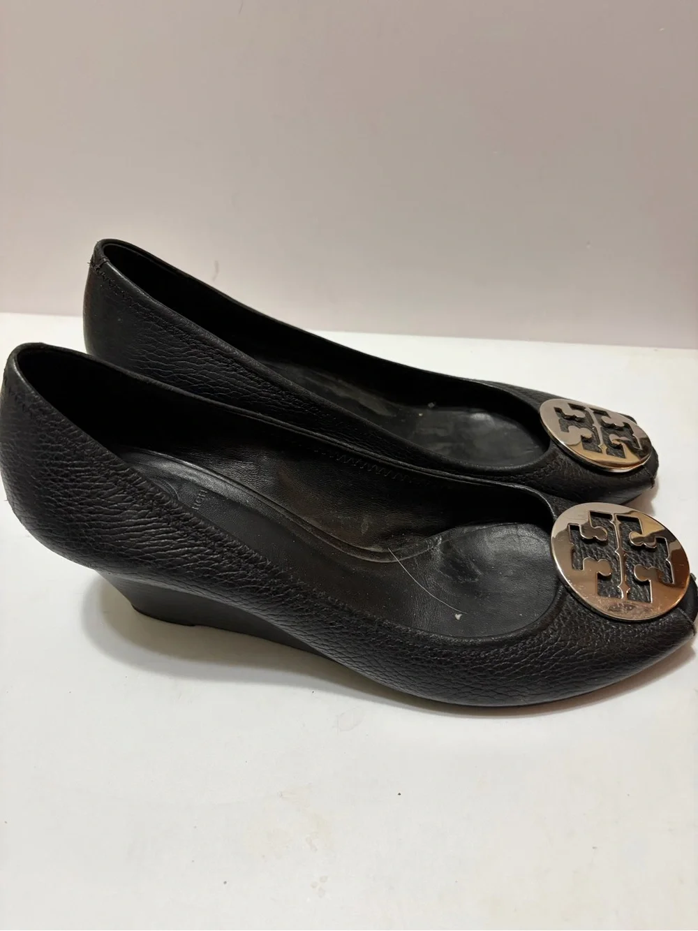 Tory Burch Black Leather Peep-Toe Flats with Silver Logo Medallion Sz 11 Women